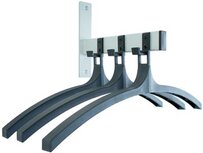 V-part wandgarderobe, 3 haken met hangers V-part wandgarderobe, 3 haken met hangers