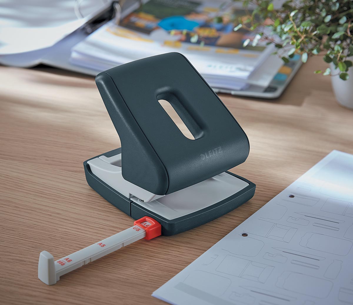Leitz Cosy perforator grijs 2-gaats 75 x 135 x 140 mm